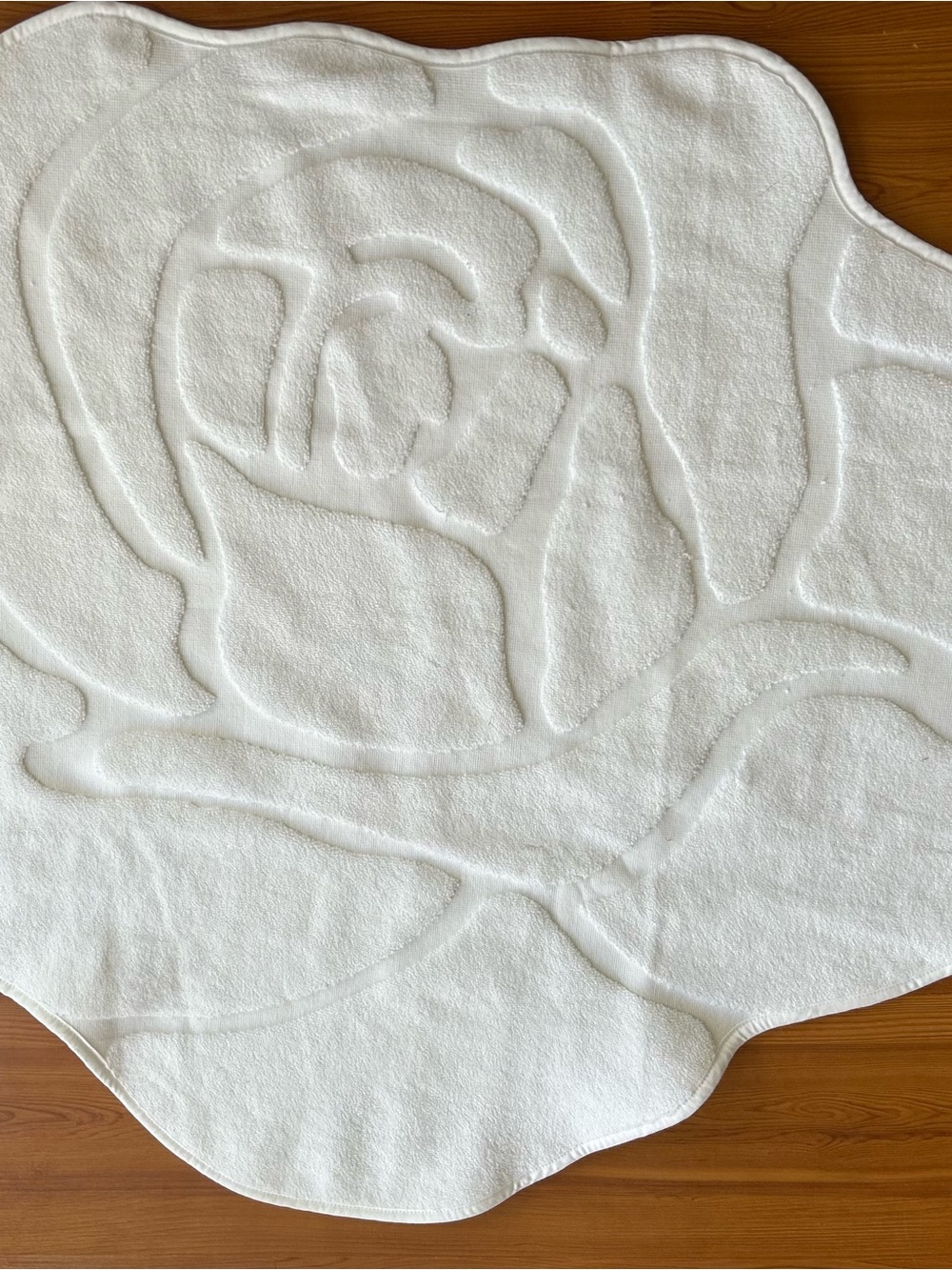 LoveShackFancy White Rose Bath Mat - Plush Floral Accent